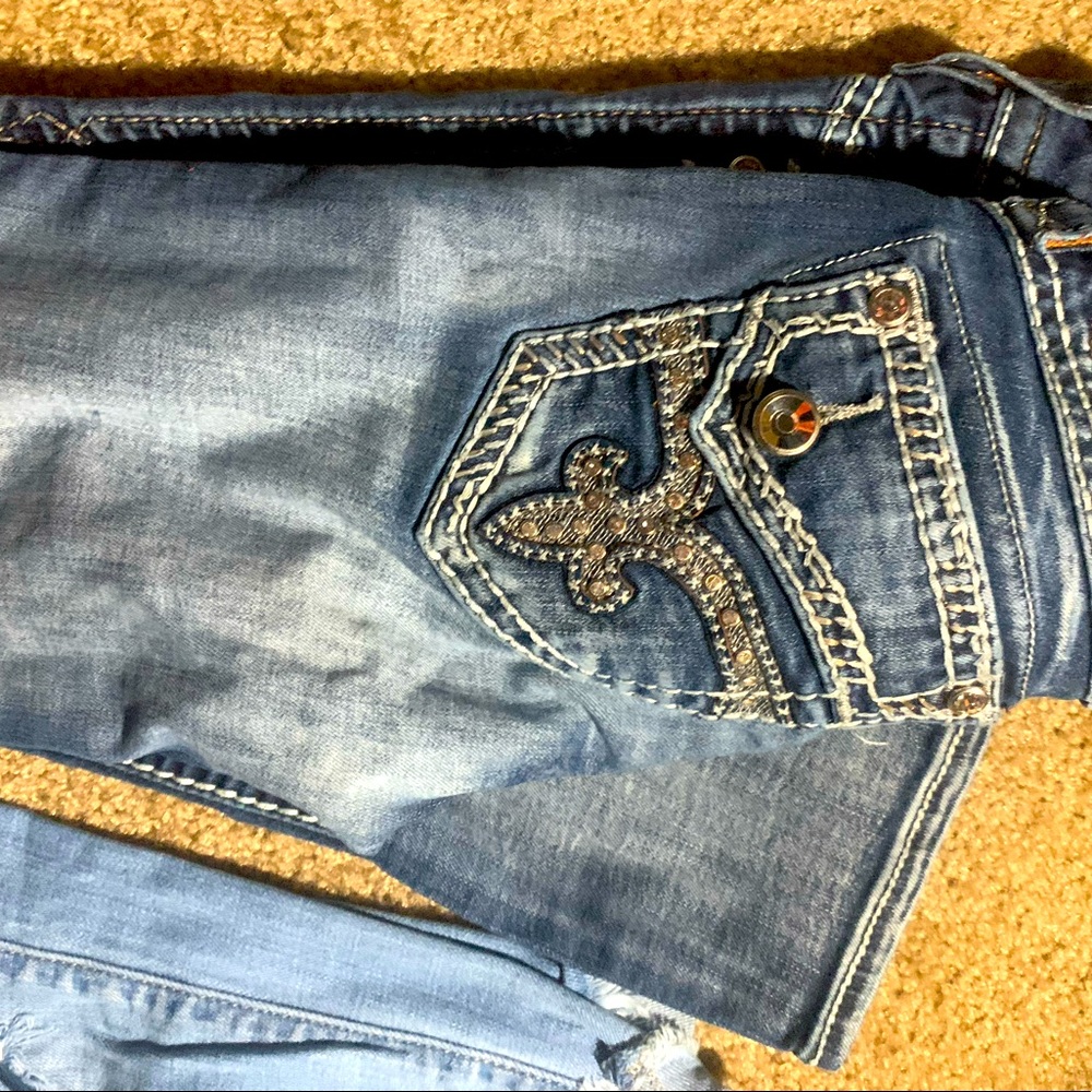 F1 pair are skinny’s size 24 . Red shorts are size 26 .3 pair bootcut size 27 .